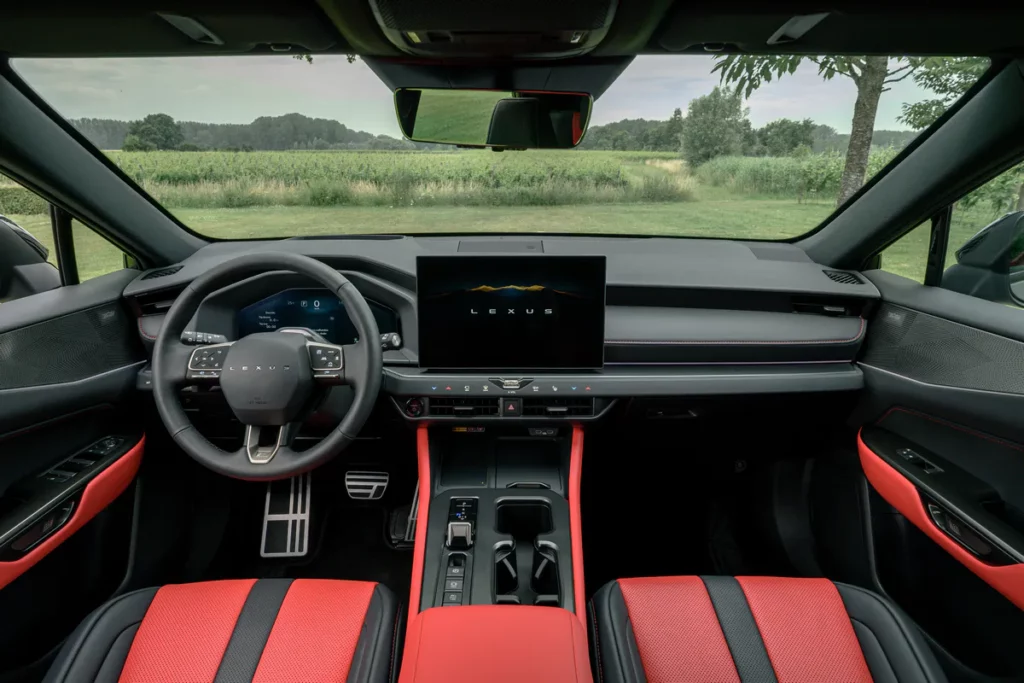 lexus-nx-450h-restyle-2026-intérieur-planche-de-bord-rouge-noir