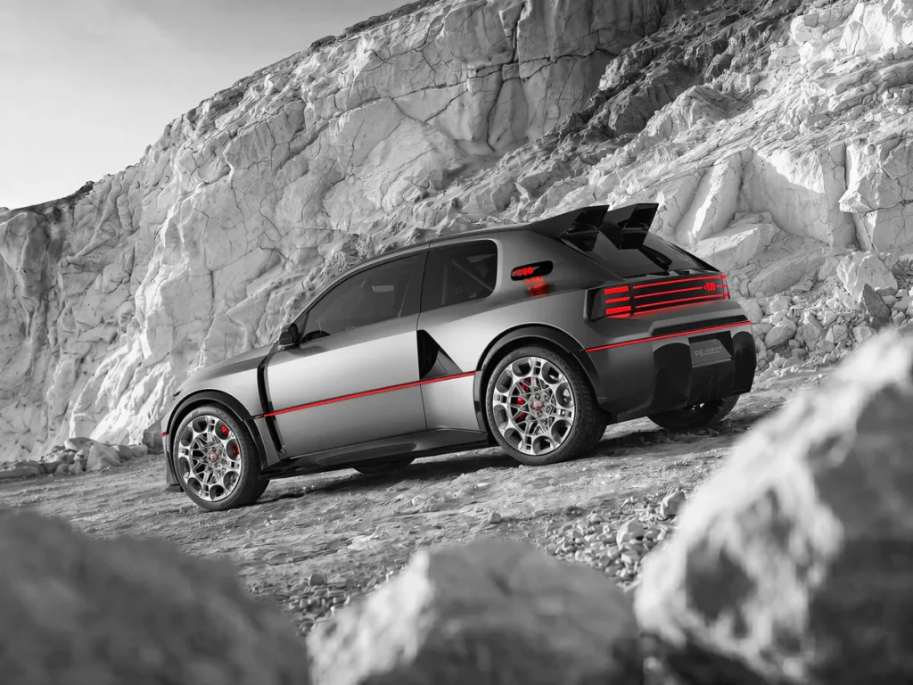 Vue trois quart arrière du Peugeot E-T16 Concept.